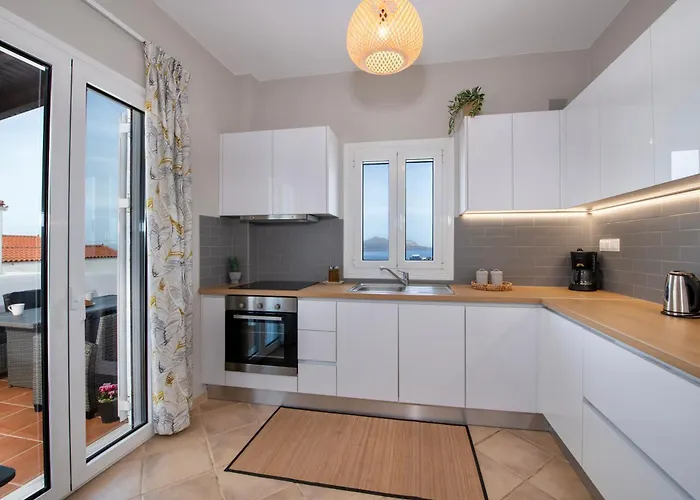 Plaka Paradise 하니아